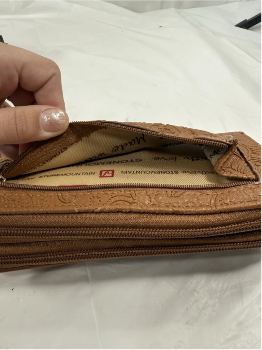 Stone Mountain Embossed Women's Leather Wallet NWT